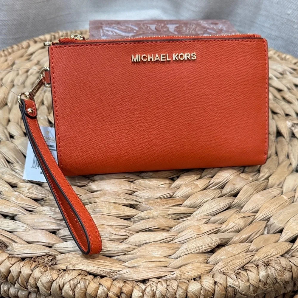 NWT Michael Kors Orange Jet Set Large Travel Wallet Wristlet